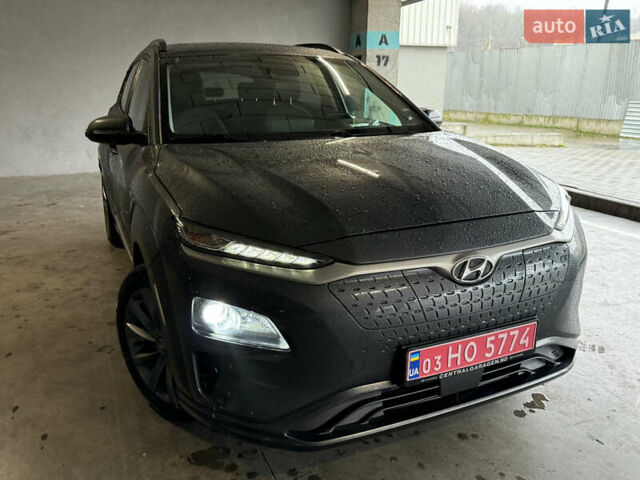 Серый Хендай Kona Electric, объемом двигателя 0 л и пробегом 120 тыс. км за 16999 $, фото 16 на Automoto.ua