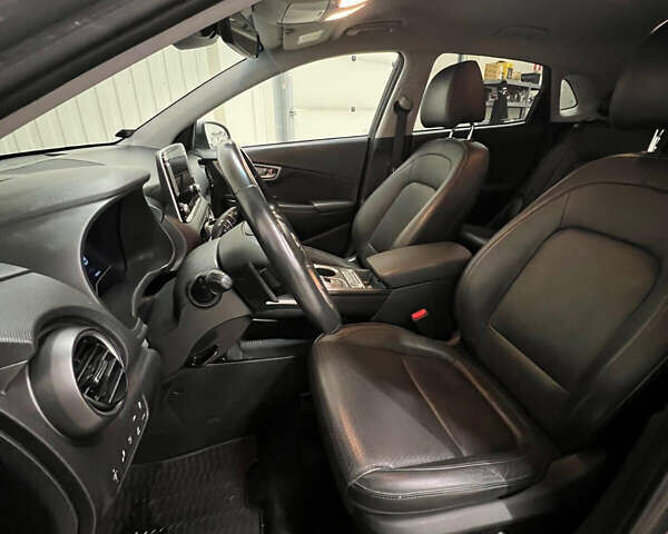 Серый Хендай Kona Electric, объемом двигателя 0 л и пробегом 102 тыс. км за 14200 $, фото 10 на Automoto.ua