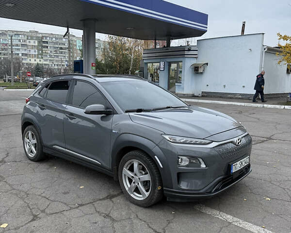 Серый Хендай Kona Electric, объемом двигателя 0 л и пробегом 98 тыс. км за 16500 $, фото 7 на Automoto.ua
