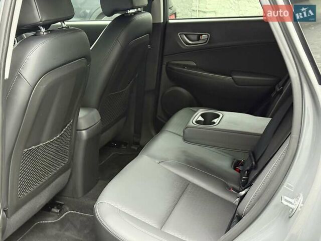 Серый Хендай Kona Electric, объемом двигателя 0 л и пробегом 129 тыс. км за 16430 $, фото 21 на Automoto.ua