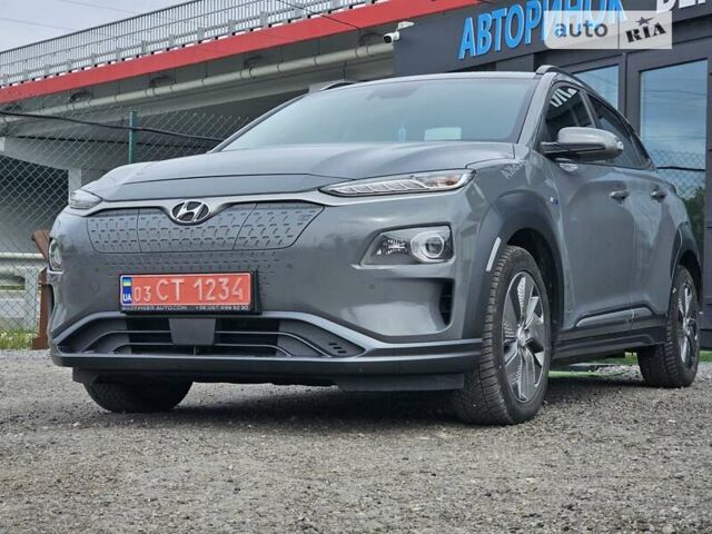 Серый Хендай Kona Electric, объемом двигателя 0 л и пробегом 84 тыс. км за 19499 $, фото 2 на Automoto.ua