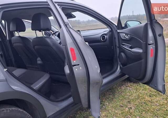 Серый Хендай Kona Electric, объемом двигателя 0 л и пробегом 180 тыс. км за 16700 $, фото 49 на Automoto.ua