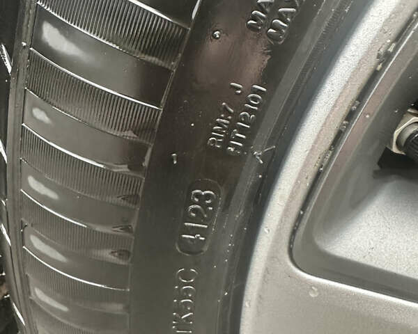 Серый Хендай Kona Electric, объемом двигателя 0 л и пробегом 85 тыс. км за 18300 $, фото 32 на Automoto.ua