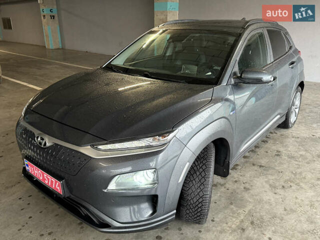Серый Хендай Kona Electric, объемом двигателя 0 л и пробегом 120 тыс. км за 16999 $, фото 9 на Automoto.ua