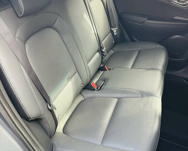 Серый Хендай Kona Electric, объемом двигателя 0 л и пробегом 112 тыс. км за 16700 $, фото 77 на Automoto.ua