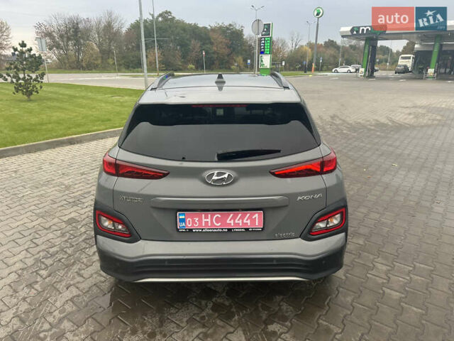 Серый Хендай Kona Electric, объемом двигателя 0 л и пробегом 85 тыс. км за 18300 $, фото 8 на Automoto.ua