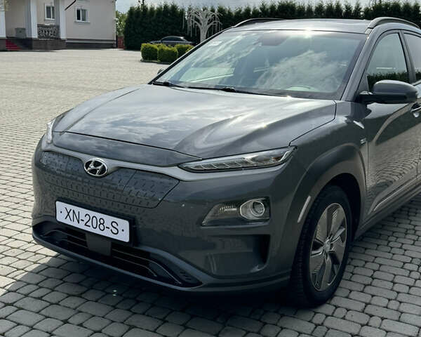 Серый Хендай Kona Electric, объемом двигателя 0 л и пробегом 124 тыс. км за 17300 $, фото 2 на Automoto.ua