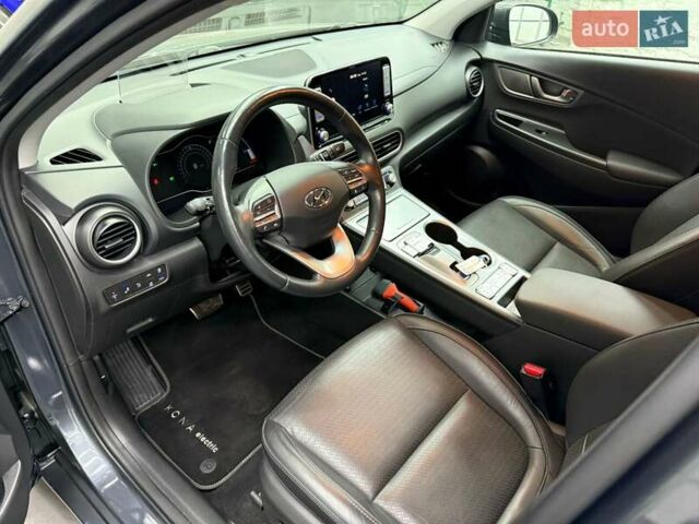 Серый Хендай Kona Electric, объемом двигателя 0 л и пробегом 113 тыс. км за 16818 $, фото 15 на Automoto.ua