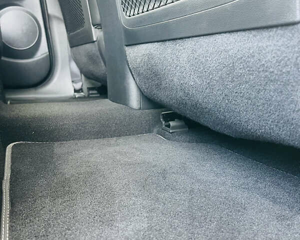 Серый Хендай Kona Electric, объемом двигателя 0 л и пробегом 112 тыс. км за 16700 $, фото 78 на Automoto.ua