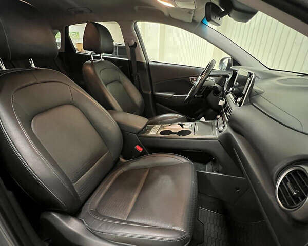 Серый Хендай Kona Electric, объемом двигателя 0 л и пробегом 102 тыс. км за 14200 $, фото 11 на Automoto.ua