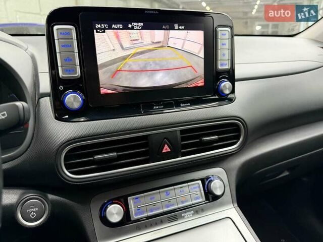 Серый Хендай Kona Electric, объемом двигателя 0 л и пробегом 113 тыс. км за 16818 $, фото 21 на Automoto.ua