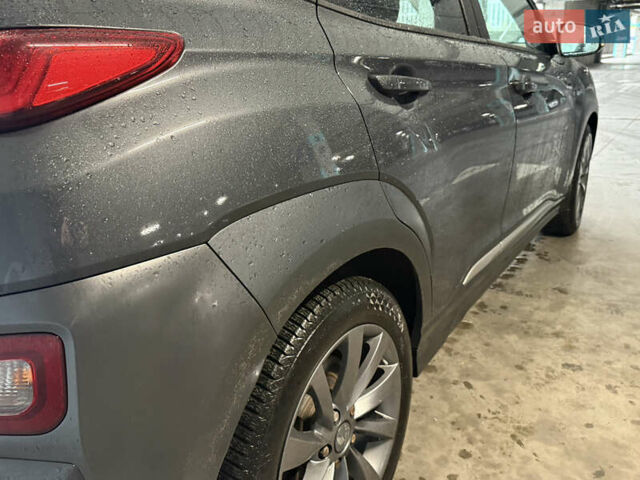 Серый Хендай Kona Electric, объемом двигателя 0 л и пробегом 120 тыс. км за 16999 $, фото 26 на Automoto.ua