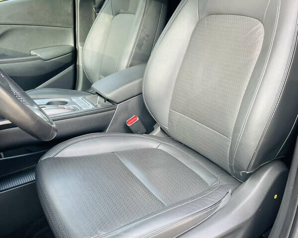 Серый Хендай Kona Electric, объемом двигателя 0 л и пробегом 112 тыс. км за 16700 $, фото 51 на Automoto.ua
