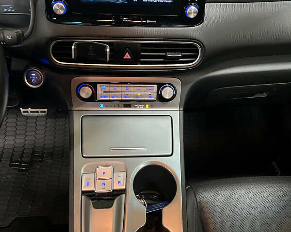 Серый Хендай Kona Electric, объемом двигателя 0 л и пробегом 102 тыс. км за 14200 $, фото 15 на Automoto.ua