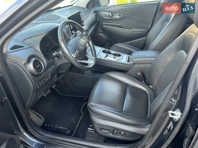 Серый Хендай Kona Electric, объемом двигателя 0 л и пробегом 130 тыс. км за 17400 $, фото 15 на Automoto.ua