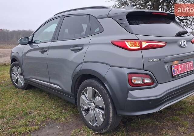Серый Хендай Kona Electric, объемом двигателя 0 л и пробегом 180 тыс. км за 16700 $, фото 58 на Automoto.ua