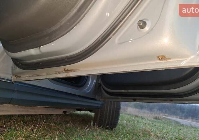 Серый Хендай Kona Electric, объемом двигателя 0 л и пробегом 180 тыс. км за 16700 $, фото 48 на Automoto.ua