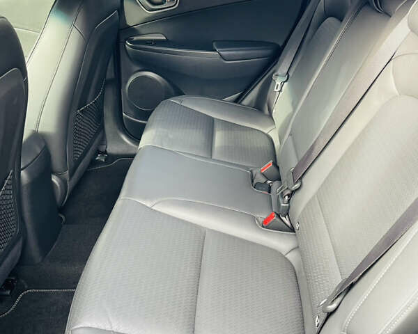 Серый Хендай Kona Electric, объемом двигателя 0 л и пробегом 112 тыс. км за 16700 $, фото 41 на Automoto.ua