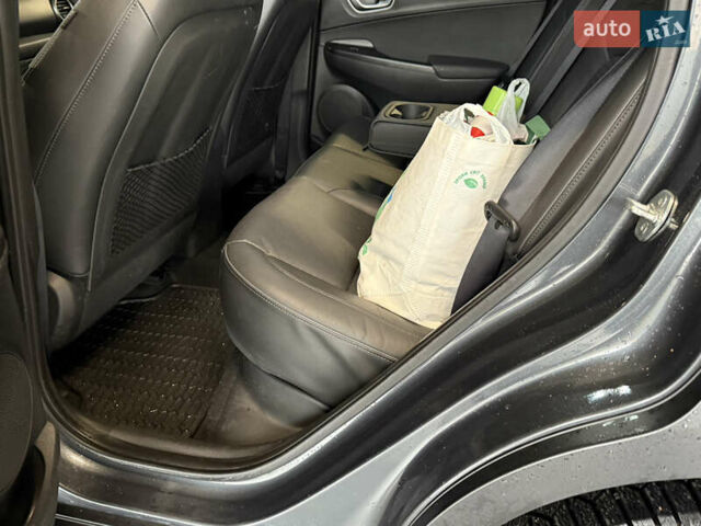 Серый Хендай Kona Electric, объемом двигателя 0 л и пробегом 120 тыс. км за 16999 $, фото 59 на Automoto.ua