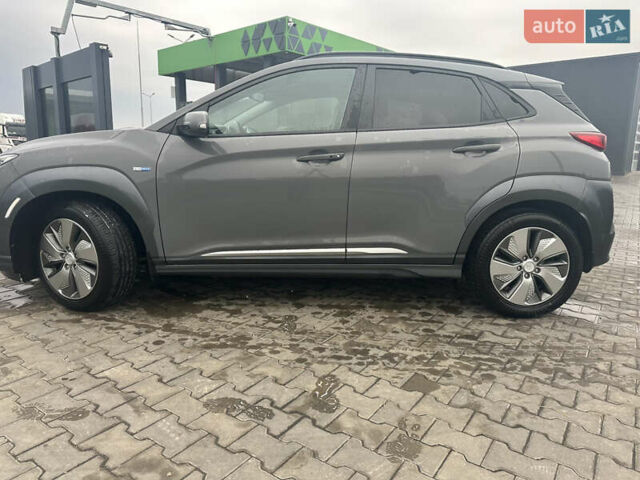 Серый Хендай Kona Electric, объемом двигателя 0 л и пробегом 85 тыс. км за 18300 $, фото 16 на Automoto.ua