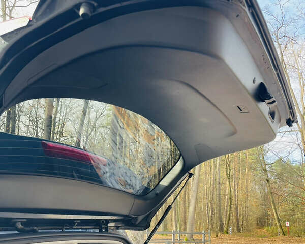 Серый Хендай Kona Electric, объемом двигателя 0 л и пробегом 112 тыс. км за 16700 $, фото 40 на Automoto.ua