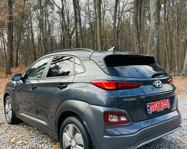 Серый Хендай Kona Electric, объемом двигателя 0 л и пробегом 112 тыс. км за 16700 $, фото 7 на Automoto.ua