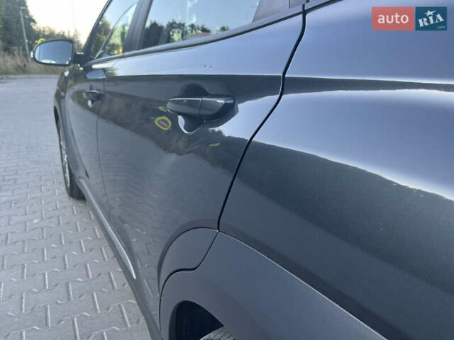 Серый Хендай Kona Electric, объемом двигателя 0 л и пробегом 31 тыс. км за 15450 $, фото 24 на Automoto.ua