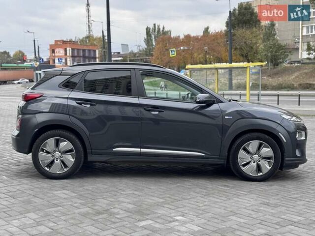 Сірий Хендай Kona Electric, об'ємом двигуна 0 л та пробігом 88 тис. км за 18700 $, фото 8 на Automoto.ua
