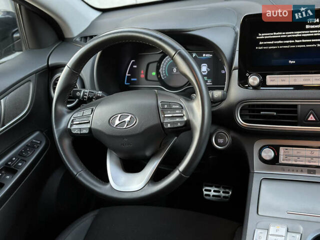 Серый Хендай Kona Electric, объемом двигателя 0 л и пробегом 159 тыс. км за 16900 $, фото 46 на Automoto.ua