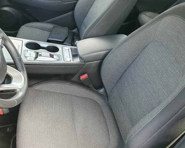 Серый Хендай Kona Electric, объемом двигателя 0 л и пробегом 135 тыс. км за 17100 $, фото 26 на Automoto.ua