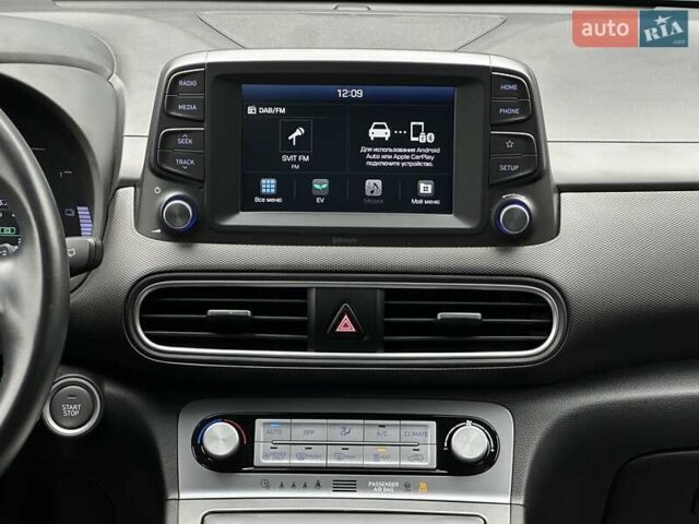 Сірий Хендай Kona Electric, об'ємом двигуна 0 л та пробігом 63 тис. км за 18500 $, фото 24 на Automoto.ua