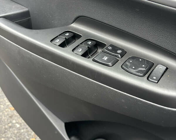 Сірий Хендай Kona Electric, об'ємом двигуна 0 л та пробігом 56 тис. км за 15400 $, фото 22 на Automoto.ua