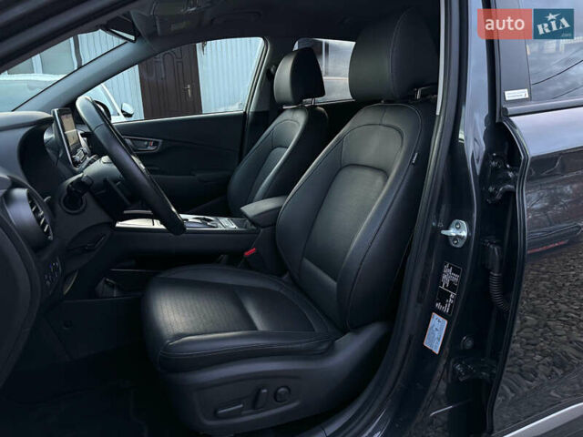 Серый Хендай Kona Electric, объемом двигателя 0 л и пробегом 36 тыс. км за 20700 $, фото 39 на Automoto.ua