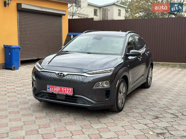 Серый Хендай Kona Electric, объемом двигателя 0 л и пробегом 106 тыс. км за 15999 $, фото 1 на Automoto.ua