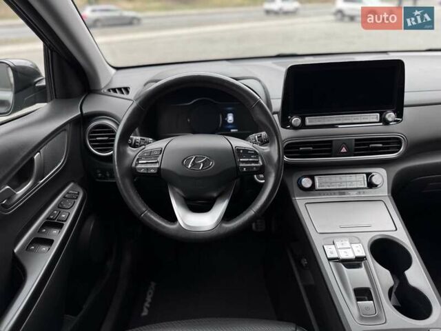 Сірий Хендай Kona Electric, об'ємом двигуна 0 л та пробігом 88 тис. км за 18700 $, фото 25 на Automoto.ua