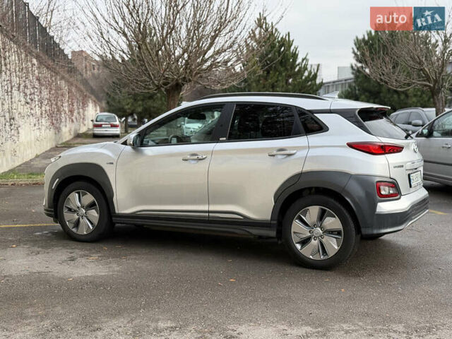Серый Хендай Kona Electric, объемом двигателя 0 л и пробегом 26 тыс. км за 18850 $, фото 9 на Automoto.ua