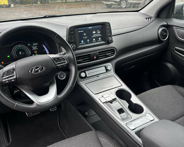 Сірий Хендай Kona Electric, об'ємом двигуна 0 л та пробігом 56 тис. км за 15400 $, фото 24 на Automoto.ua