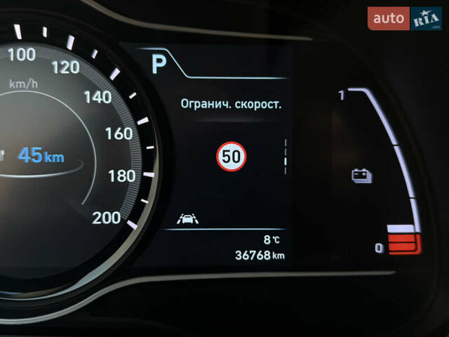 Серый Хендай Kona Electric, объемом двигателя 0 л и пробегом 36 тыс. км за 20700 $, фото 53 на Automoto.ua