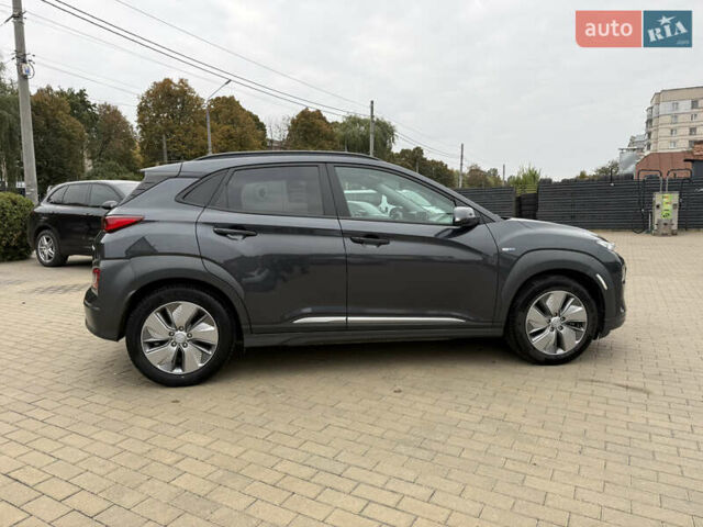Серый Хендай Kona Electric, объемом двигателя 0 л и пробегом 52 тыс. км за 19000 $, фото 15 на Automoto.ua