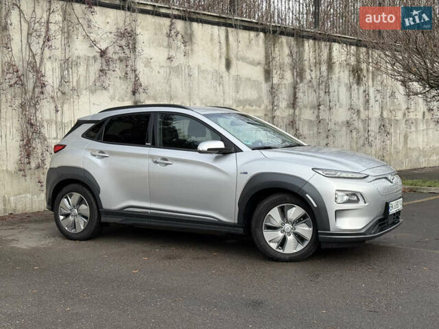 Серый Хендай Kona Electric, объемом двигателя 0 л и пробегом 26 тыс. км за 18850 $, фото 6 на Automoto.ua