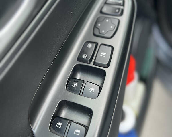 Сірий Хендай Kona Electric, об'ємом двигуна 0 л та пробігом 117 тис. км за 18900 $, фото 17 на Automoto.ua
