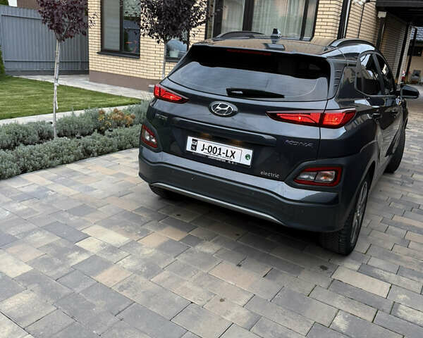 Серый Хендай Kona Electric, объемом двигателя 0 л и пробегом 125 тыс. км за 16900 $, фото 2 на Automoto.ua