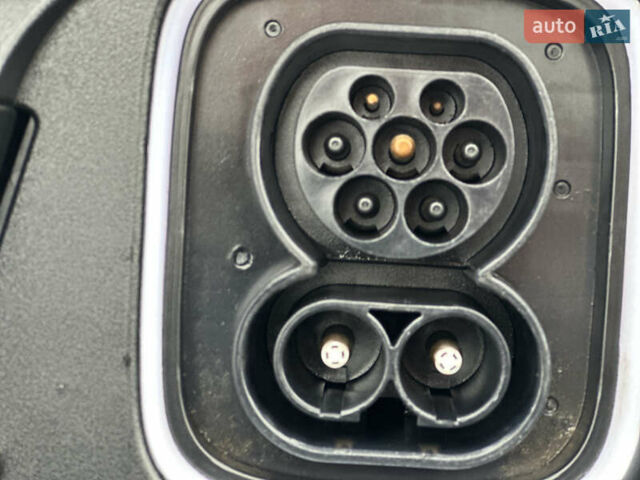 Серый Хендай Kona Electric, объемом двигателя 0 л и пробегом 158 тыс. км за 16300 $, фото 11 на Automoto.ua