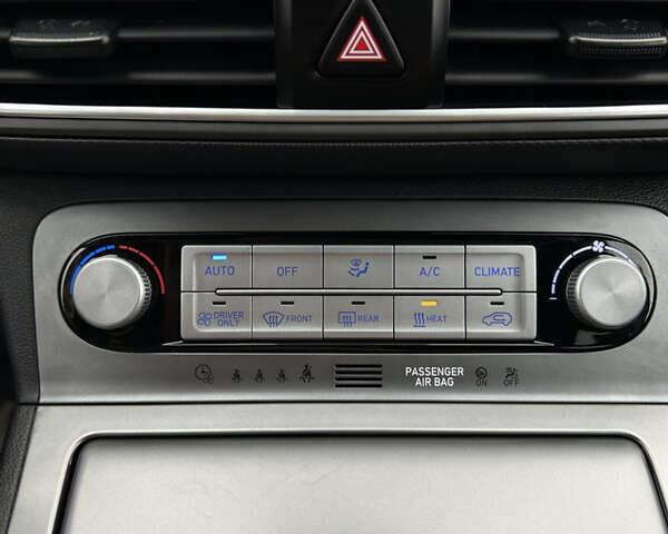 Сірий Хендай Kona Electric, об'ємом двигуна 0 л та пробігом 61 тис. км за 15780 $, фото 18 на Automoto.ua