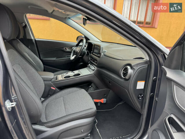 Серый Хендай Kona Electric, объемом двигателя 0 л и пробегом 106 тыс. км за 15999 $, фото 34 на Automoto.ua