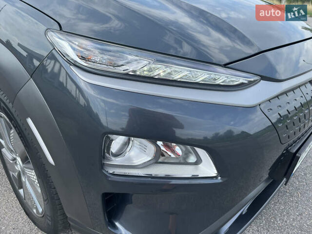 Серый Хендай Kona Electric, объемом двигателя 0 л и пробегом 49 тыс. км за 14900 $, фото 22 на Automoto.ua