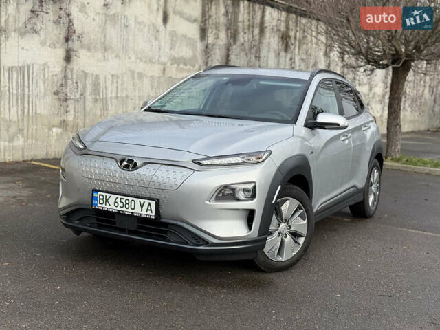 Серый Хендай Kona Electric, объемом двигателя 0 л и пробегом 26 тыс. км за 18850 $, фото 2 на Automoto.ua
