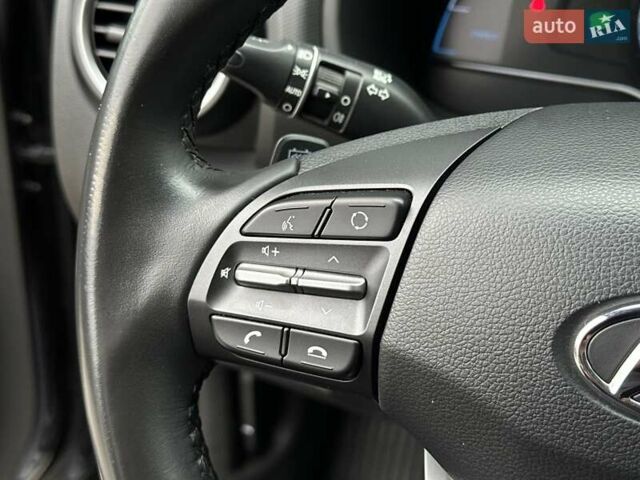 Сірий Хендай Kona Electric, об'ємом двигуна 0 л та пробігом 63 тис. км за 18500 $, фото 32 на Automoto.ua