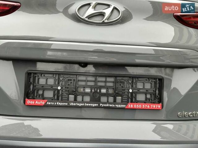 Серый Хендай Kona Electric, объемом двигателя 0 л и пробегом 78 тыс. км за 19500 $, фото 44 на Automoto.ua