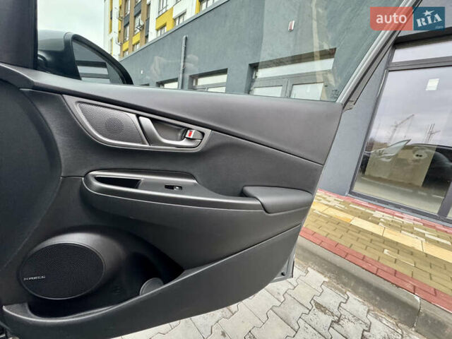 Сірий Хендай Kona Electric, об'ємом двигуна 0 л та пробігом 78 тис. км за 18900 $, фото 24 на Automoto.ua